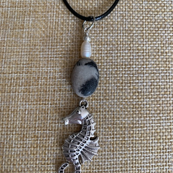 Beachcomber seahorse pendant with beach rock and pearl accents NWT - Picture 5 of 9